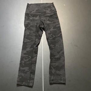 Lululemon leggings size 2 color camo (Black)